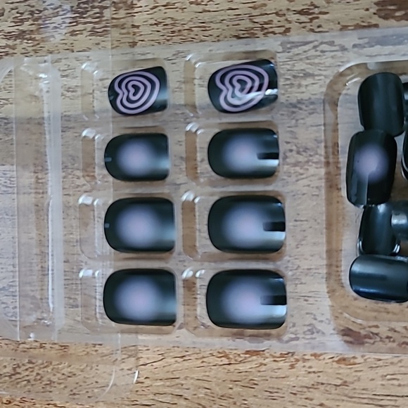 2/$16 Pink Hearts Press On Nails - Picture 12 of 13